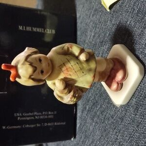 Goebel Hummel 479 I Brought You A Gift